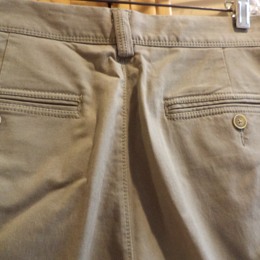 Men's TOMMY BAHAMA SHORTS - "Ashore Thing" Asparagus Size 33 New with Tags $98 - Picture 2 of 11